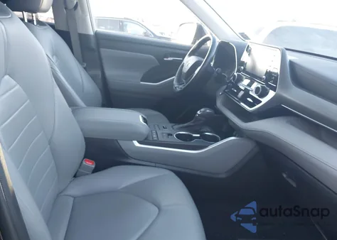 2021 Toyota Highlander Xle из США, поврежденный, VIN 5TDGZRBH7MS136009